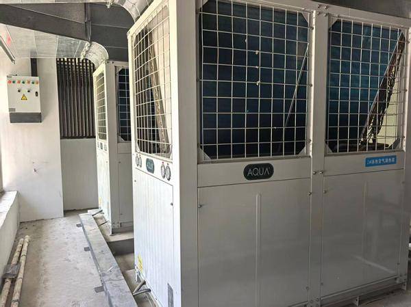 AQUA愛克泳池設(shè)備落地?zé)熍_高端社區(qū)<strong></p>
<p>泳池設(shè)備</strong>，強效過濾與恒溫智控技術(shù)引關(guān)注:泳池設(shè)備