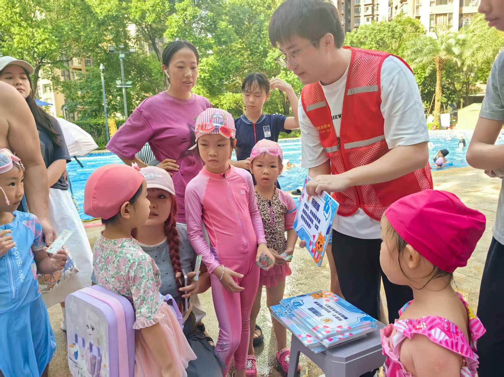 提升公眾安全意識<strong></p>
<p>游泳池</strong>！吉華公衛(wèi)中心舉辦“游泳池開放日”親子科普活動:游泳池